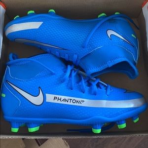 Boys Jr Phantom Cleats 2.5y